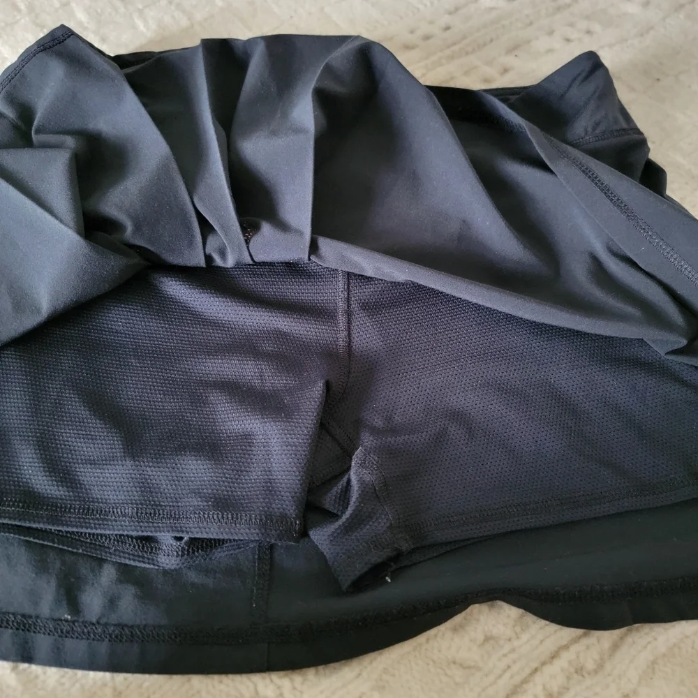 Athleta Second Wind Pleated Running Skort Black Pink Accent size S